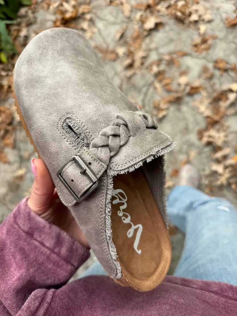 Very G Iris Braided Mule in Gray