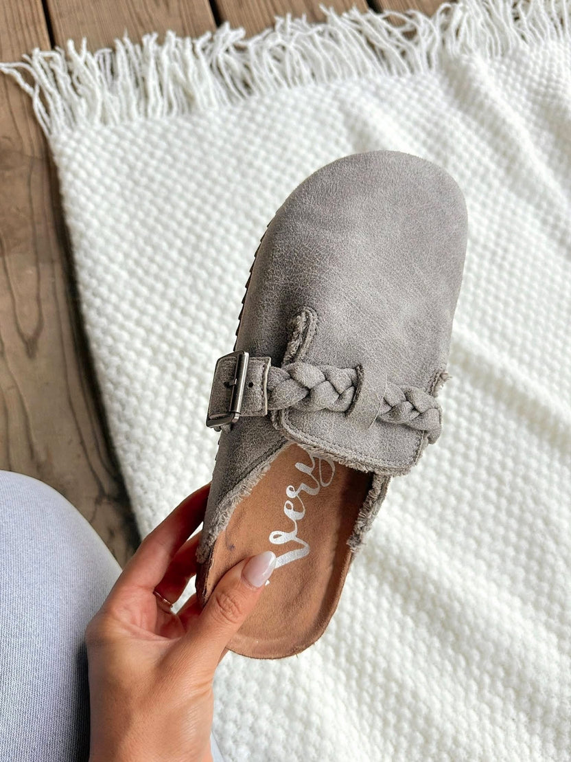 Very G Iris Braided Mule in Beige